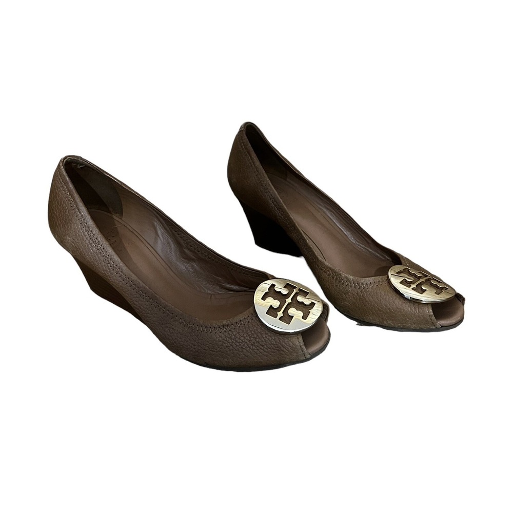 Tory‎ Burch Peep Toe Wedge Pump Sally 2 Tan Leather Gold Logo SIZE: 8